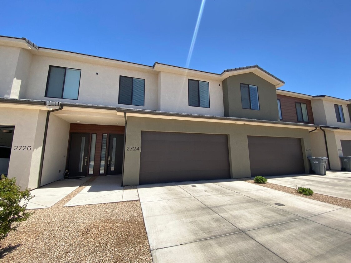 Primary Photo - SPACIOUS TOWNHOME AVAILABLE FOR RENT