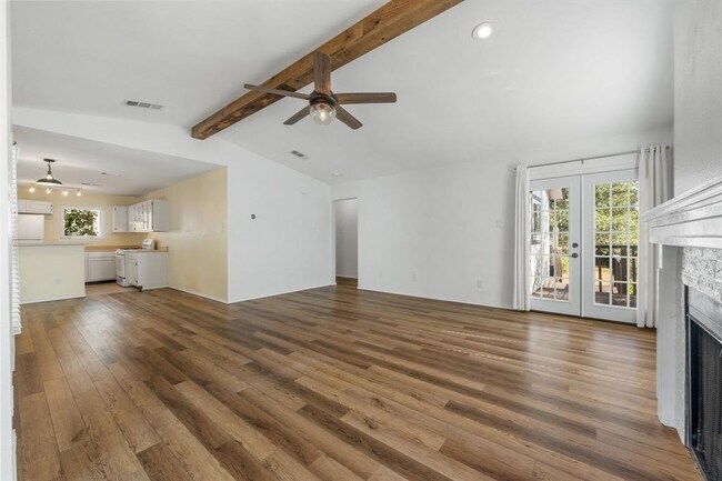 Foto del edificio - 4006 Alexandria Dr