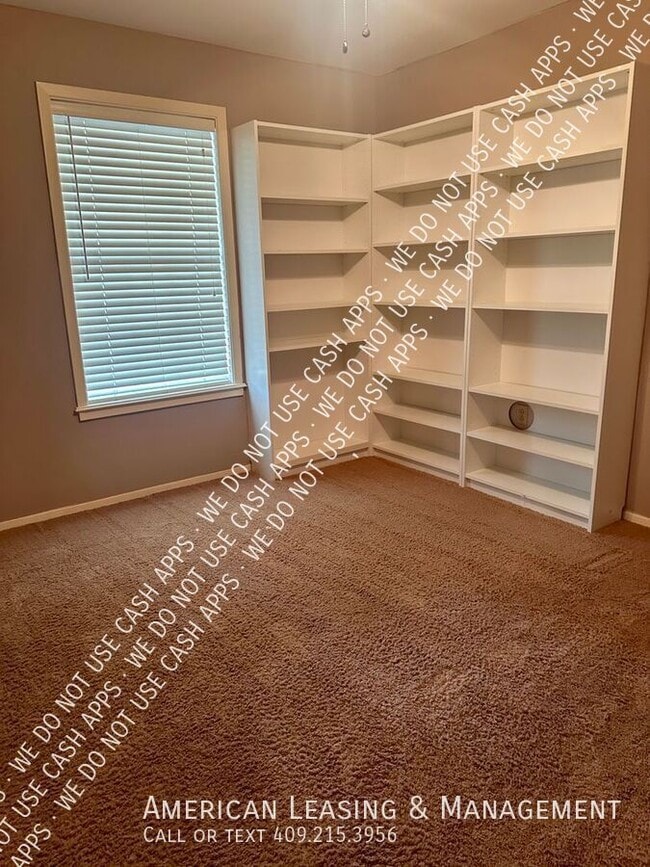 Foto del edificio - 704 Willow Oak St