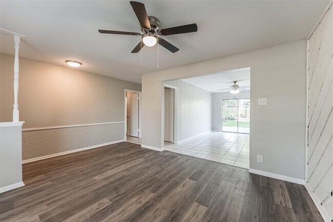 Foto del edificio - 7015 Pine Vista Ln