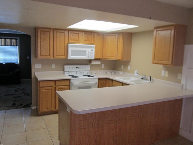 Foto del edificio - 2 br with bonus room!  beautiful townhouse...
