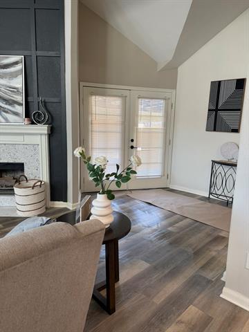 Foto del edificio - 8701 Woodlake Dr