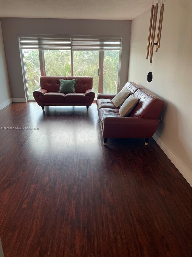 Foto principal - 1475 SW 8th St