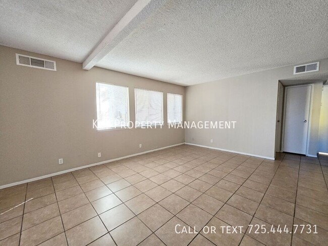 Foto del edificio - 2 BEDROOM CONDO NEAR DECATUR AND FLAMINGO