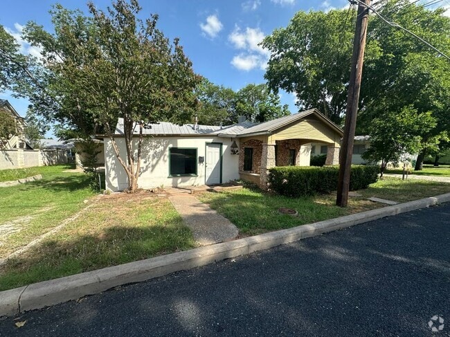 Building Photo - 603 N Orange St