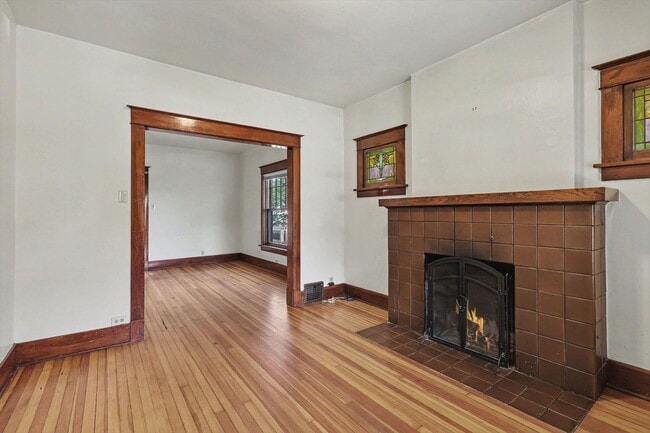 Building Photo - Charming University Neighborhood Home | 2 Bedrooms + Bonus Room
