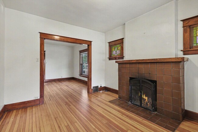 Foto del edificio - Charming University Neighborhood Home | 2 Bedrooms + Bonus Room