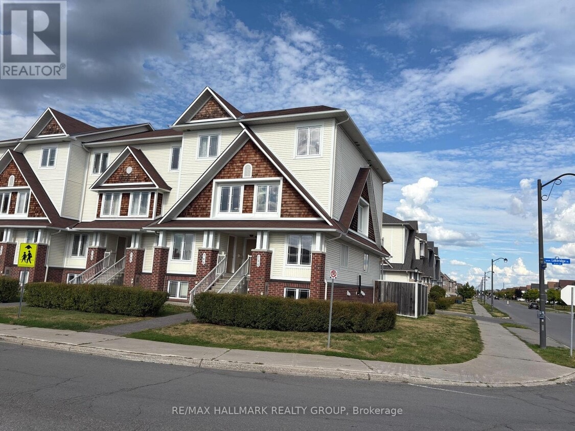 Primary Photo - 752 Lakeridge Dr
