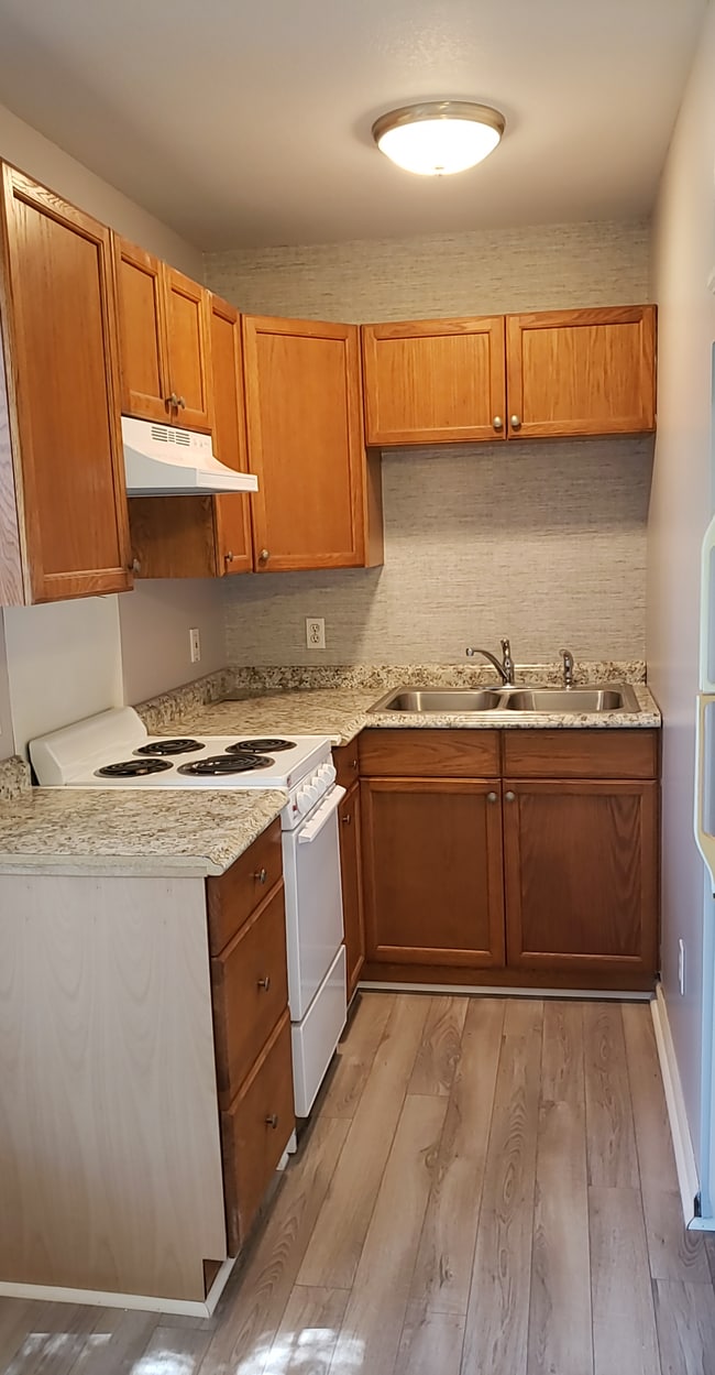 Building Photo - Westwood Duplex