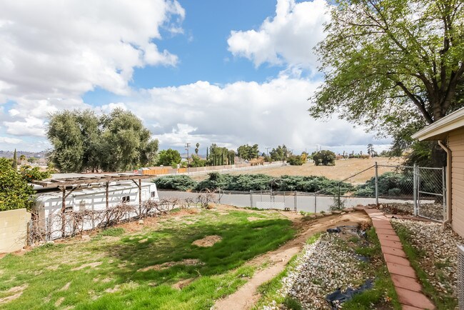 Building Photo - 15196 Westlynn Dr