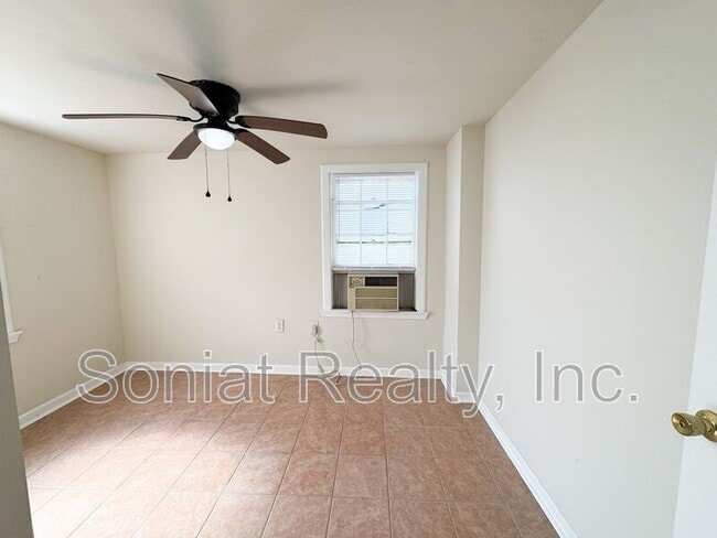 Photo - 1621 Crete St Apartment