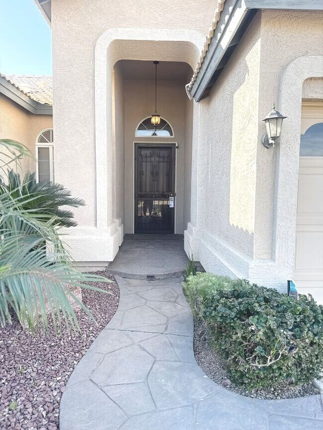 Foto del edificio - Welcome to this stunning 4Bedroom- 2Bath home located in the Vibrant city of Tempe, AZ.
