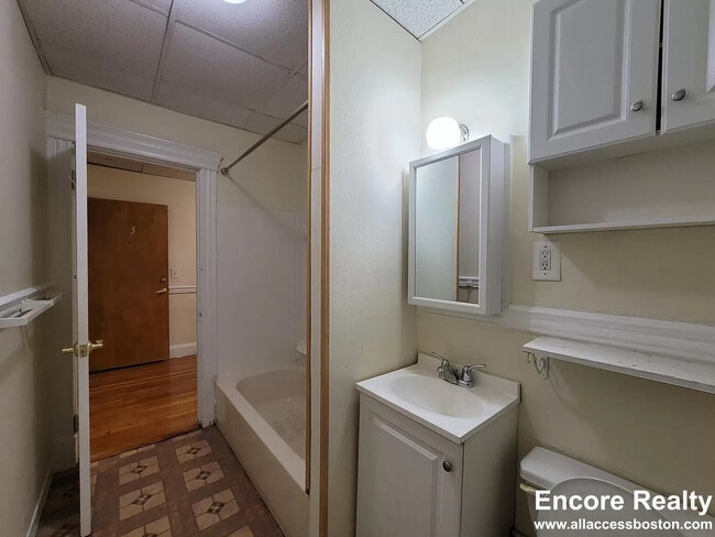 Building Photo - 364 Riverway