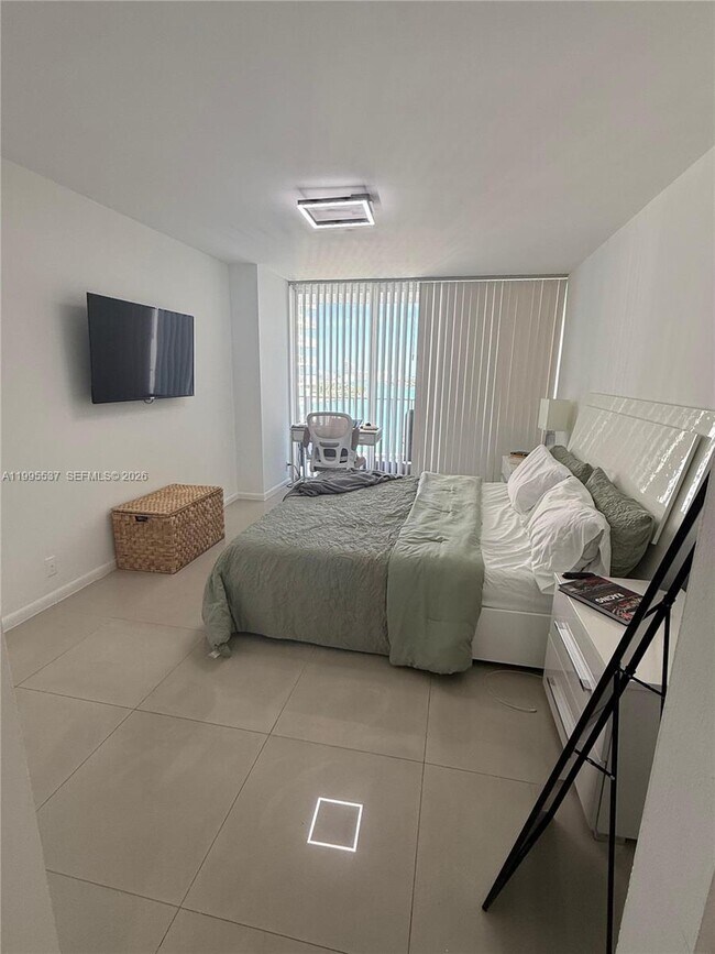 Foto del edificio - 7601 E Treasure Dr