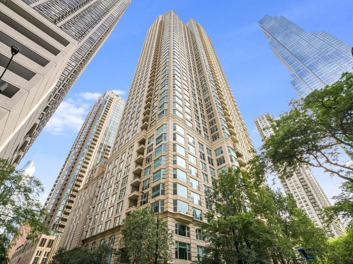 Foto principal - 25 E Superior St
