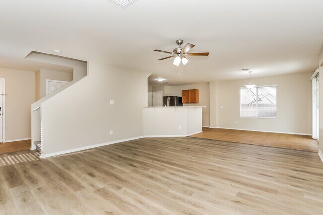 Foto del edificio - 6809 S Parliament Dr