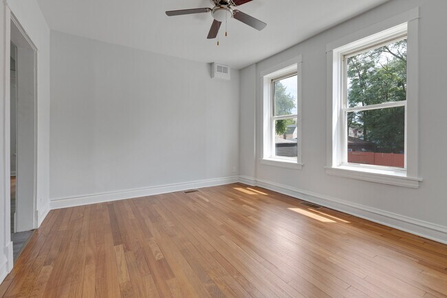Foto del edificio - 3456 W Augusta Blvd