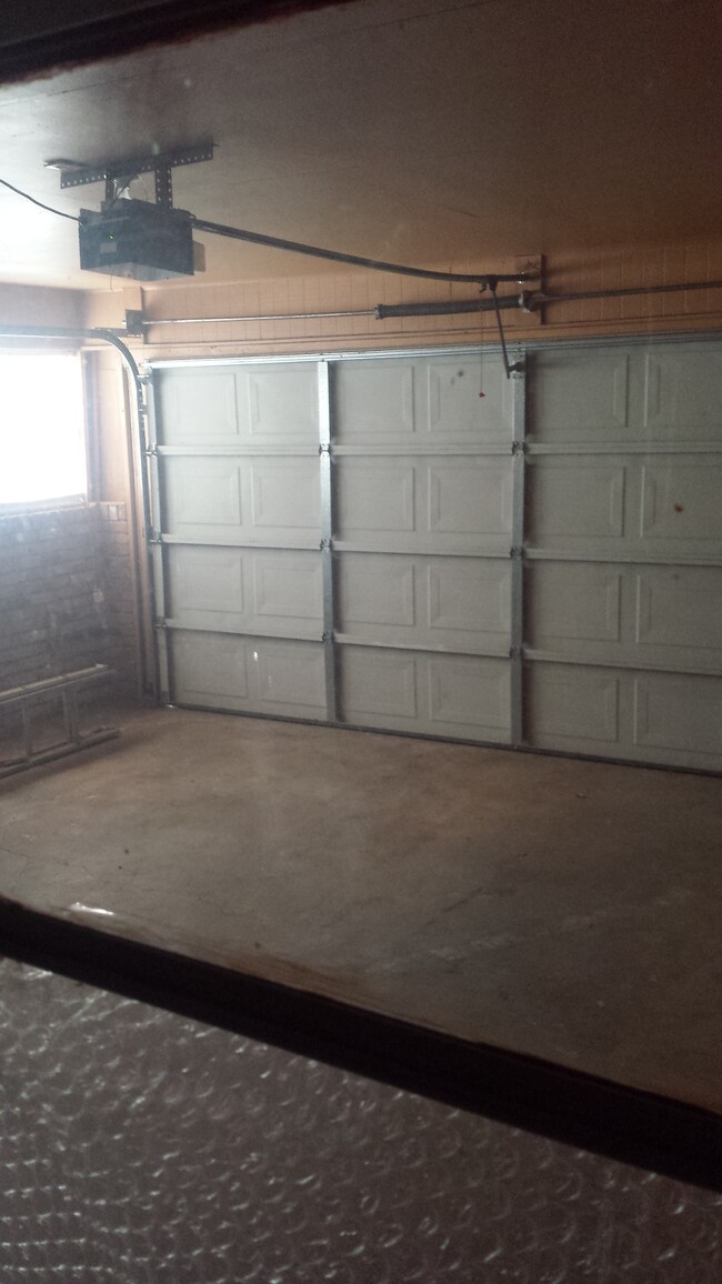Garage - 4650 N Lake Dr