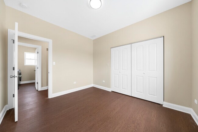 Habitación 2 - 5716 W 87th St