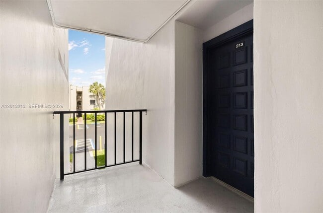 Building Photo - 10825 SW 112th Ave