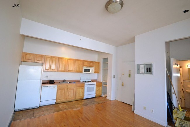 Building Photo - 433 Lorimer St