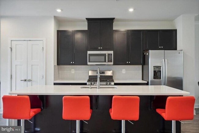 Building Photo - 6070 Fallfish Ct