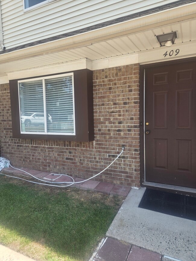 Building Photo - 409 Orchard Meadows Dr S
