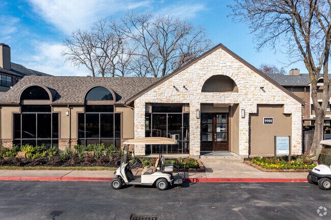 Oficina de arrendamiento - The Madison on the Lake