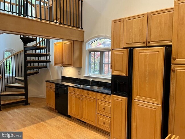 Building Photo - 8904 Grant St