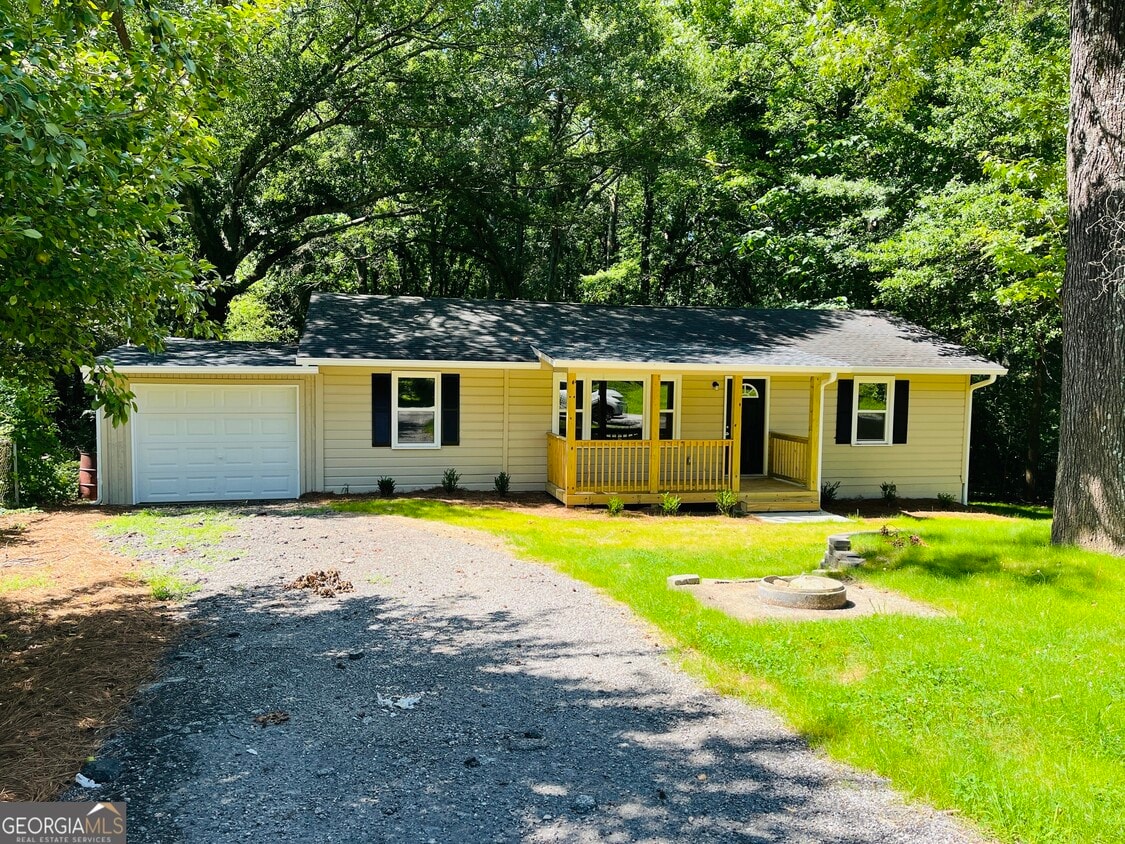 Primary Photo - 31 Swan Dr