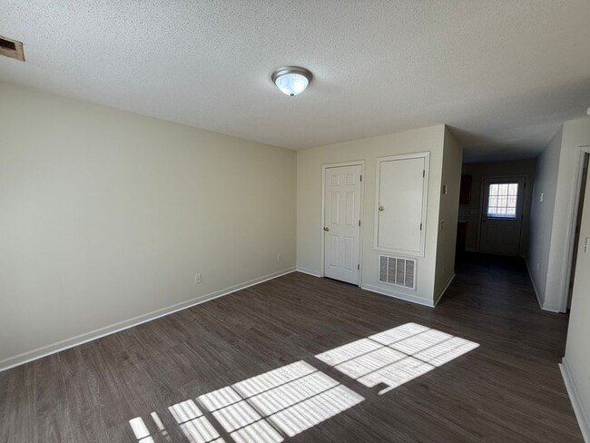 Foto del edificio - Two bedroom, 1 bath apartment in Graham (Park Place Apts)