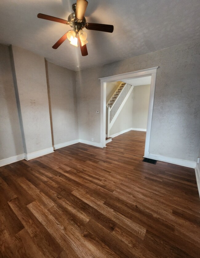 Foto del edificio - Westside Spacious Three Bedroom Two Story Duplex Near 25th and Capital