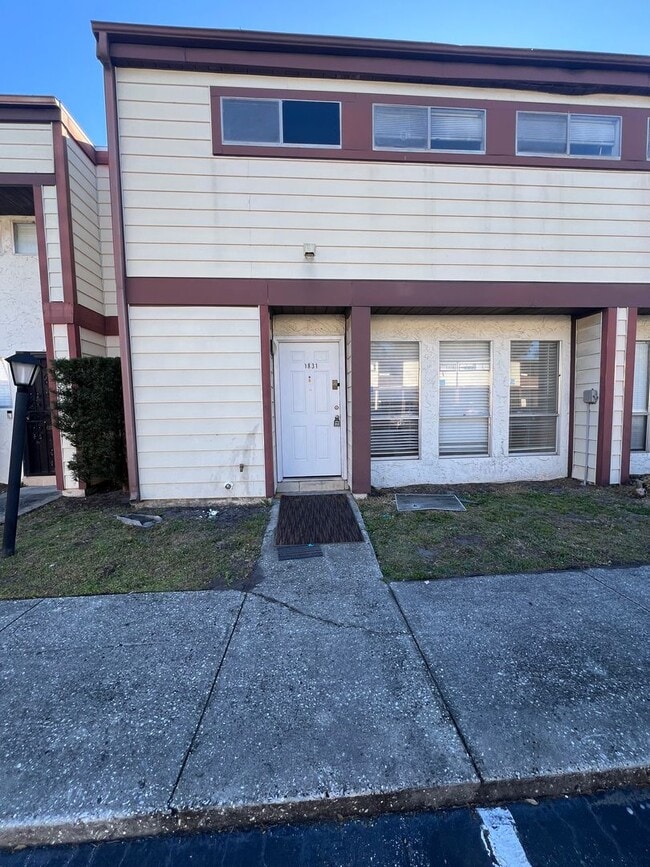 Building Photo - 1831 Warringwood Dr