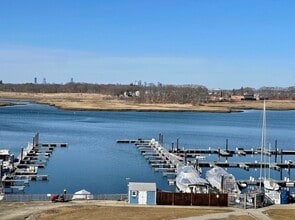 Building Photo - 100 Cove Way