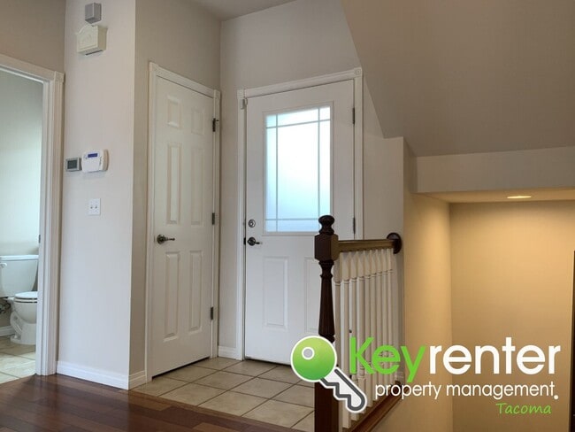 Building Photo - Luxury View Home in Gas Lamp Terrace, near...