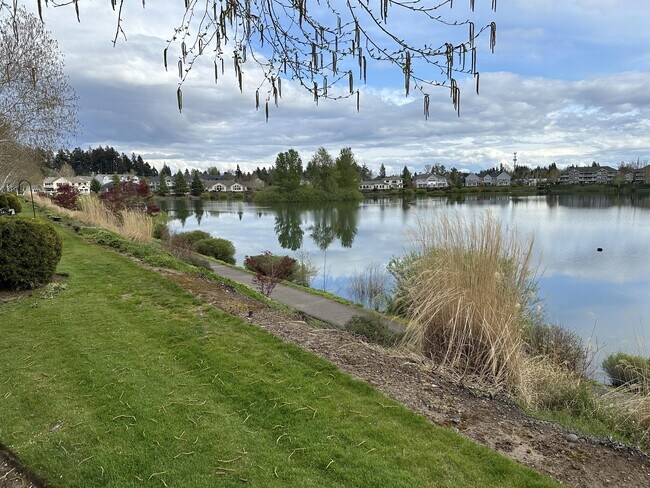 Foto del edificio - 382 Crystal Springs Ln N
