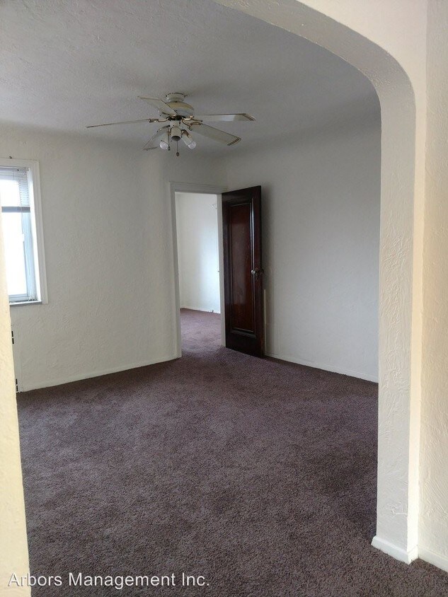 Building Photo - 208 MCCULLY St