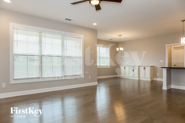 Foto del edificio - 740 Wood Lily Dr