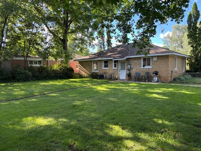Foto del edificio - 649 E Rockland Rd