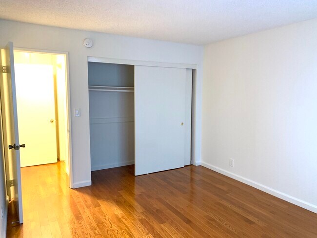 Foto del edificio - 11825 Courtleigh Dr