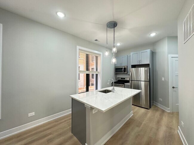 Foto del edificio - 452 W Belden Ave