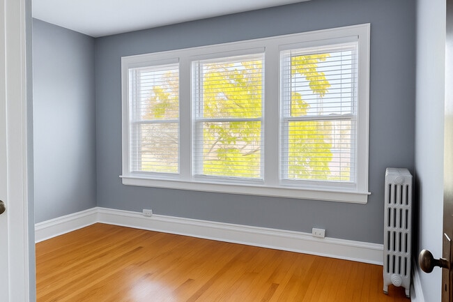 Building Photo - 3909 N Lamon Ave