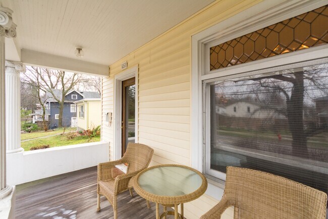 Porche delantero - 426 S 7th St