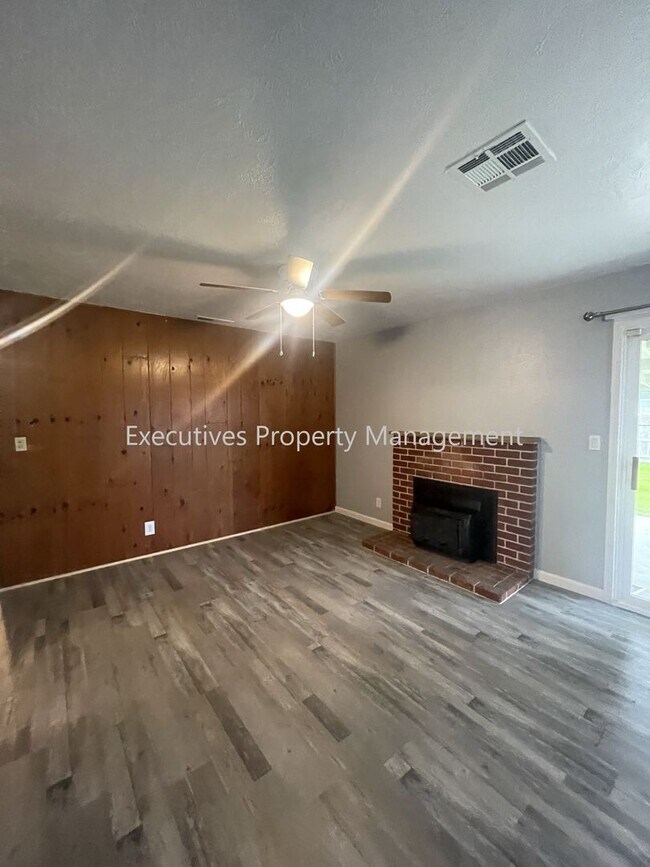 Foto del edificio - 1271 Spruce Ave