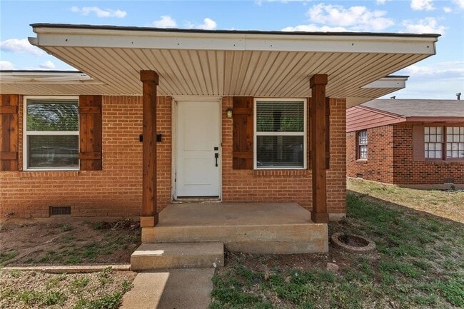 Building Photo - 700 Santa Fe Dr