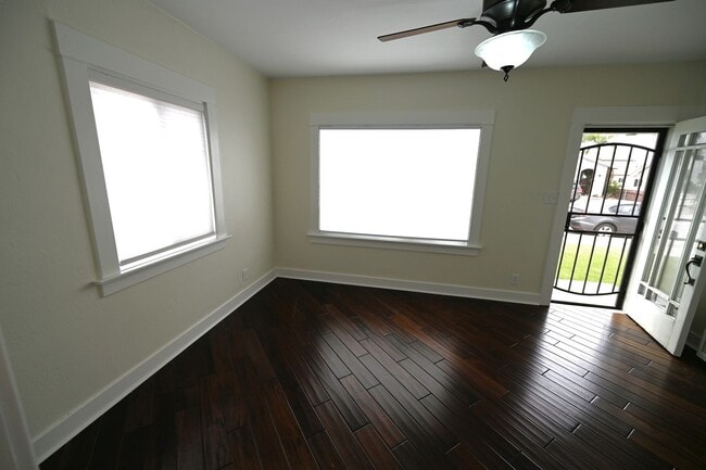 Building Photo - Charming 1 Bedroom Cottage in Ocean Beach