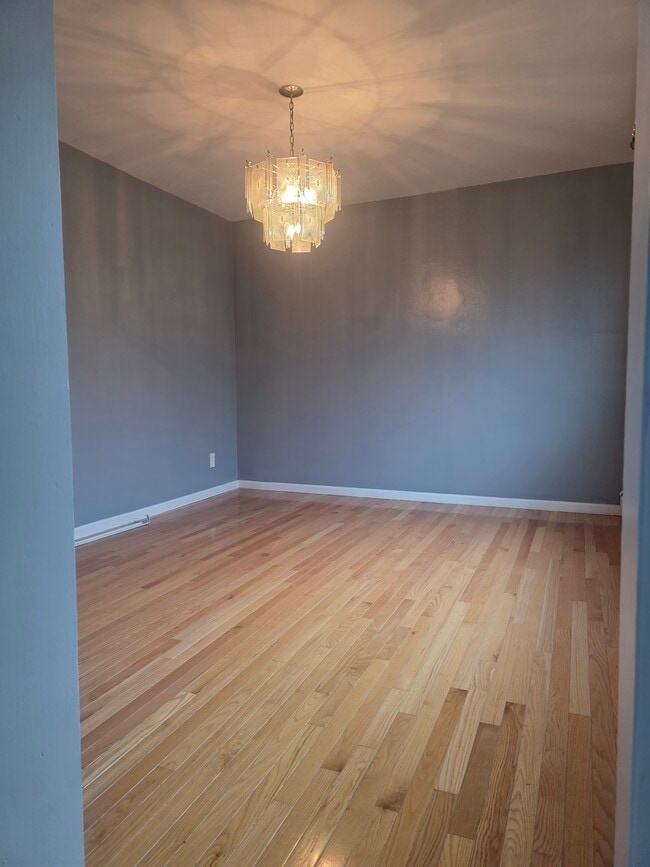 Building Photo - 63 Oak St