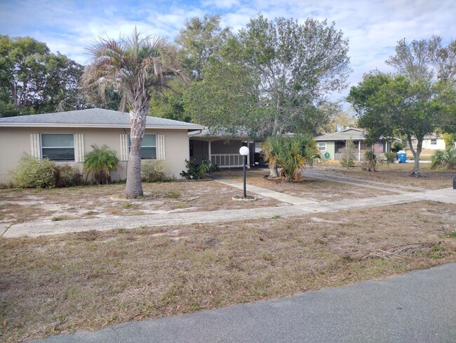 Building Photo - 3 bedroom 1 bathroom House