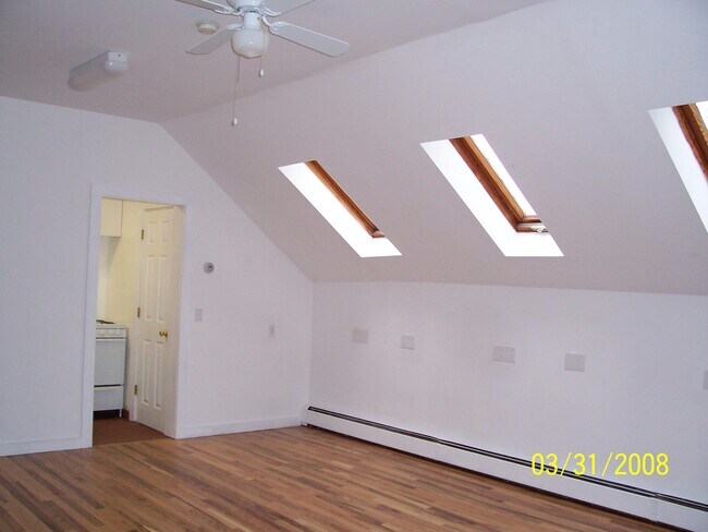 Building Photo - 79 N Moger Ave