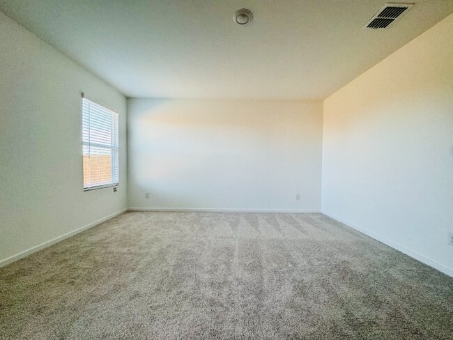 Foto del edificio - 3148 Burmese St